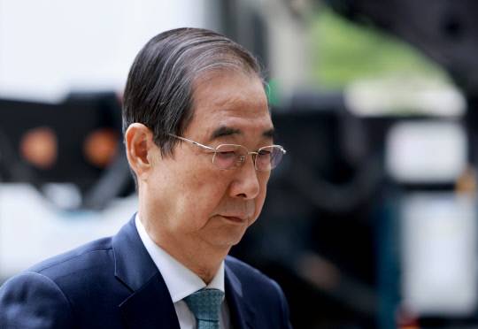 내란 우두머리 방조 혐의를 받는 한덕수 전 국무총리가 지난 20일 서초구 서울중앙지방법원에서 열린 내란 우두머리 방조 및 위증 등 혐의 사건 재판에 출석하고 있다. 연합뉴스