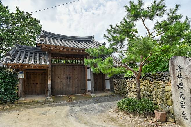 한밤마을의 고택 풍경 부림홍씨 종택이다. /최병일기자