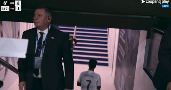 교체되자 곧바로 라커룸으로 향해버린 비니시우스. ⓒ쿠팡플레이