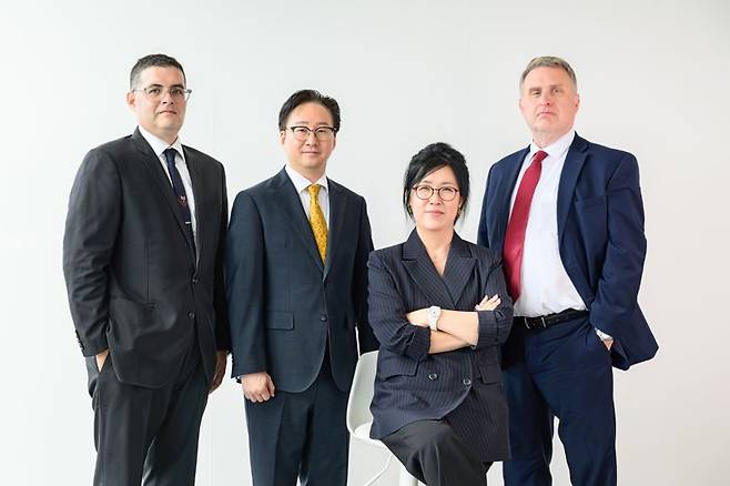 왼쪽부터 법무법인(유) 대륜 탈, 손동후, 김미아, 카일 미국변호사. 대륜 제공