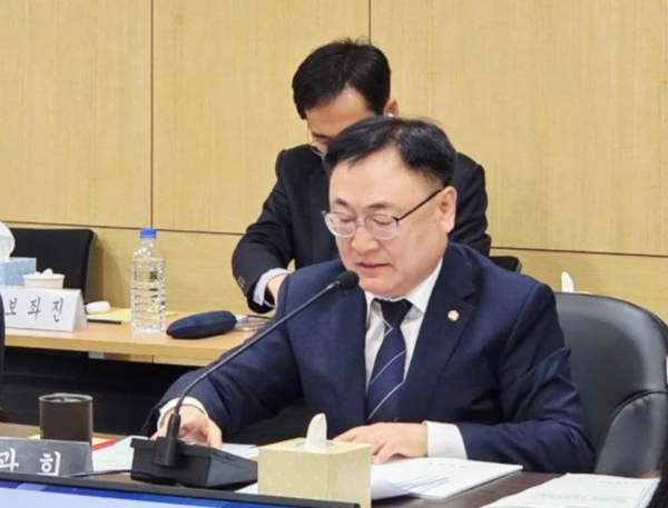 이광희 더불어민주당 충북 청주 서원구 국회의원이 국정감사에서 질의하고 있다. /이광희 의원실