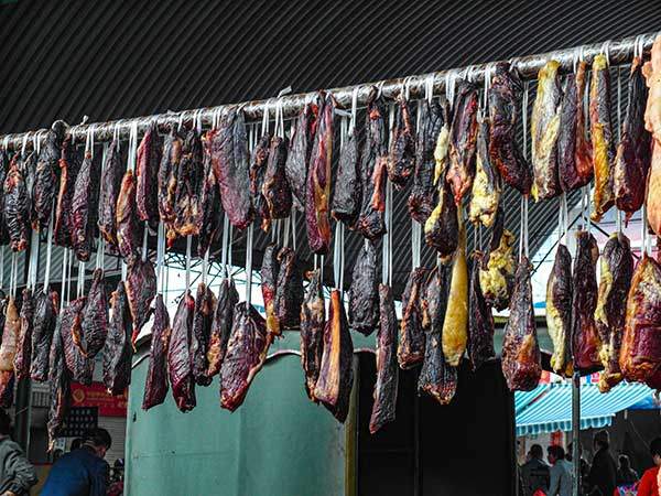 길거리 음식 운남스타일 하몽, 돼지고기 절임.