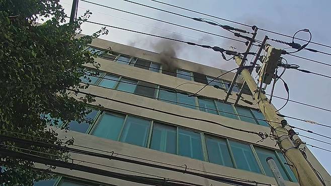 29일 오전 8시48분께 인천 계양구 작전동에 위치한 한 정신병원 건물에서 화재가 발생했다. 사진=인천소방본부