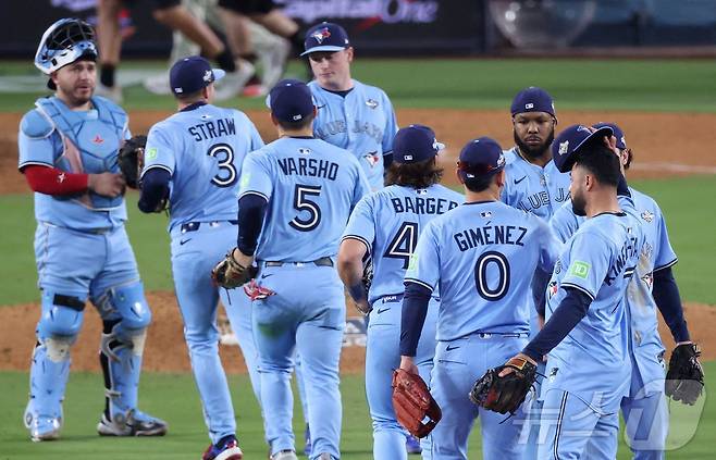 토론토 블루제이스가 29일(한국시간) 열린 2025 메이저리그 월드시리즈 4차전에서 LA 다저스에 6-2로 이겼다. ⓒ AFP=뉴스1