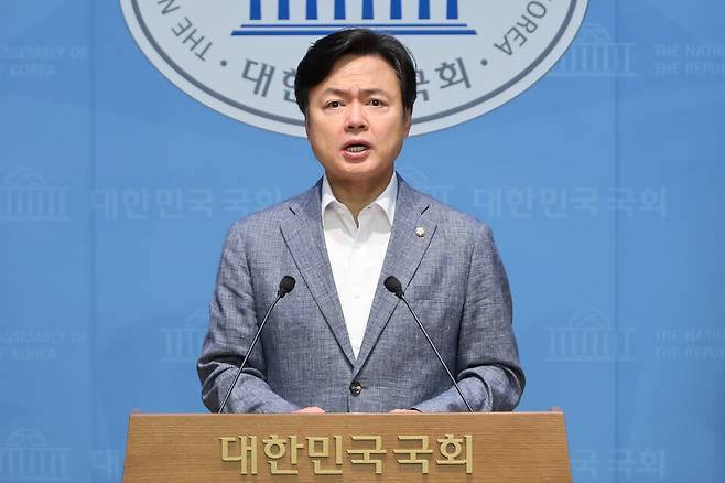 김현정 더불어민주당 원내대변인이 9월7일 서울 여의도 국회 소통관에서 '건진법사 관봉권 띠지' 분실 사건과 관련해 특검수사를 요구하고 있다. ⓒ연합뉴스