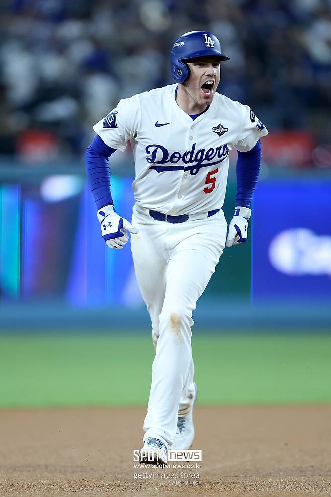 ▲ 끝내기 홈런을 친 뒤 포효하는 프레디 프리먼