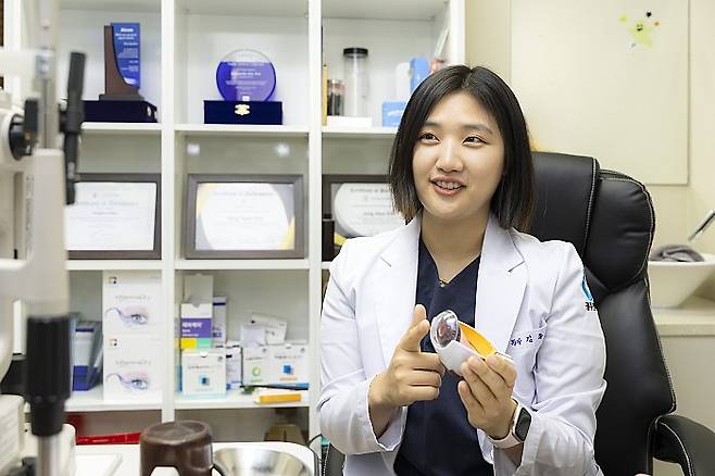 광주안과 김종화 안구건조증센터장이 무등일보와 인터뷰를 하고 있다. 피알봄 제공