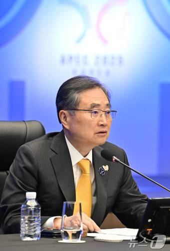 조현 외교부 장관이 30일 오전 경북 경주시 소노캄 경주 그랜드볼룸에서 열린 2025 APEC 외교통상합동각료회의 개회식에 참석해 개회사를 하고 있다. 2025.10.30/뉴스1 ⓒ News1 청사사진기자단