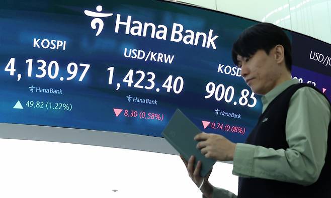 사진은 30일 서울 중구 하나은행 딜링룸. /사진=뉴스1