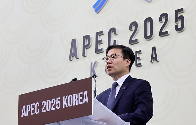 여한구 산업통상자원부 통상교섭본부장이 30일 경북 경주시 2025 아시아태평양경제협력체(APEC) 정상회의 국제미디어센터(IMC)에서 APEC 합동각료회의(AMM) 기자회견을 하고 있다. 경주=임세준 기자