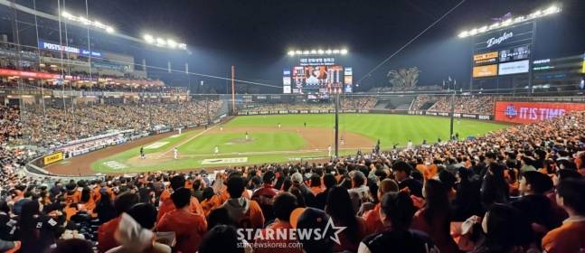 매진을 이룬 대전 한화생명볼파크 전경. /사진=강영조 선임기자