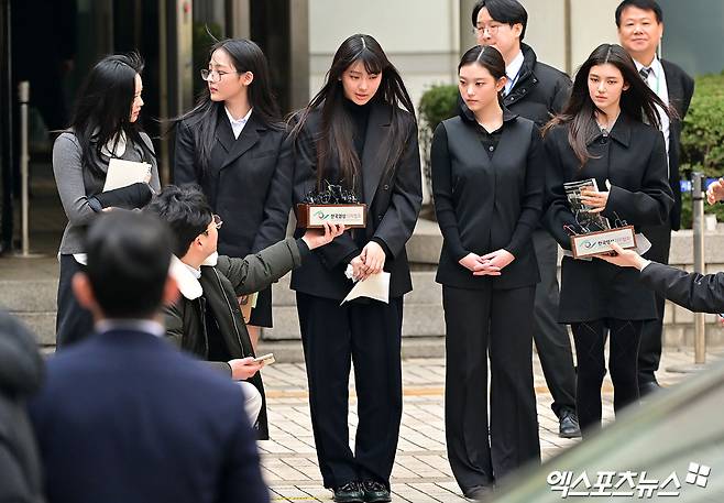 (왼쪽부터) 하니, 민지, 혜인, 해린, 다니엘.