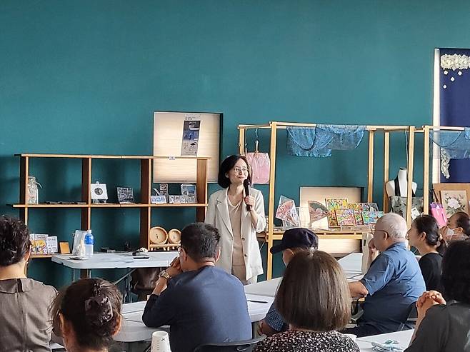 포항문화재단은 11월 12~12월 6일 문화예술팩토리와 귀비고에서 국내신화 전문가들과 함께 ‘섭리의 신화학’을 주제로 대여신 신화와 바다 신화를 탐구하는 ‘2025 귀비고 신화학 아카데미’를 개최한다. 사진은 지난해 ‘귀비고 신화학 아카데미’ 강연 모습. /포항문화재단 제공