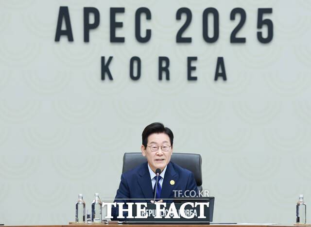 이재명 대통령이 31일 오전 경주 화백컨벤션센터에서 주재한 2025 APEC 정상회의 첫 세션에서 발언하고 있다. /APEC 2025 KOREA & 연합뉴스