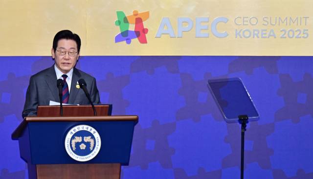 ▲ 이재명 대통령이 29일 경북 경주예술의전당에서 열린 ‘APEC CEO(최고경영자) 서밋’ 개회식에서 특별연설을 하고 있다. 연합뉴스