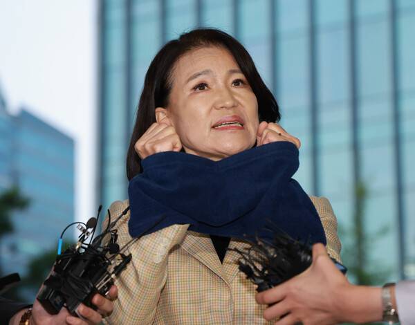 ▲국가공무원법 및 공직선거법 위반 등의 혐의로 체포된 이진숙 전 방송통신위원장이 2일 서울 영등포경찰서로 압송되며 취재진에 발언하고 있다. ⓒ연합뉴스