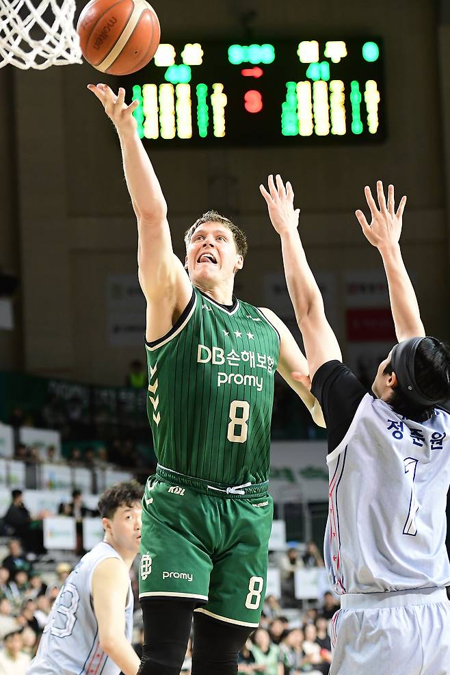 원주 DB 외국인 선수 헨리 엘런슨. (KBL 제공)