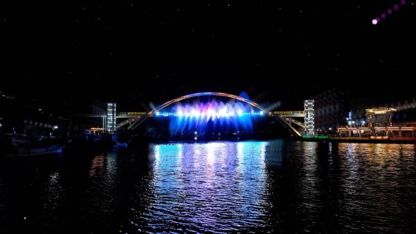 대한민국 제1호 야간관광특화도시인 경남 통영시의 중심항인 강구안의 밤 풍경이 빛과 미디어아트로 확 바뀌면서 ‘빛의 항구’로 재탄생한다. 통영시 제공