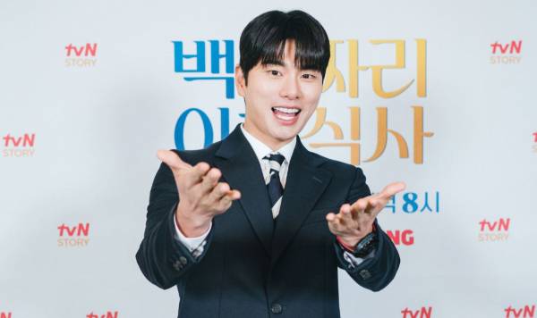 배우 이이경 측이 사생활 루머글을 작성하 누리꾼에 대해 강경 대응을 시사했다. 사진은 배우 이이경이 tvN STORY '백억짜리 아침식사' 기자간담회에 참석해 포즈를 취하는 모습. / 사진=스타뉴스(tvN STORY)