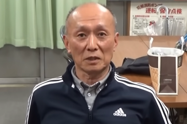 아내를 살해한 범인이 체포된 직후 언론과 인터뷰한 다카바의 모습. 그는 “26년간 저를 지지하고 지원해준 모든 분께 감사를 전하고 싶다”고 말했다. 니혼TV 캡처