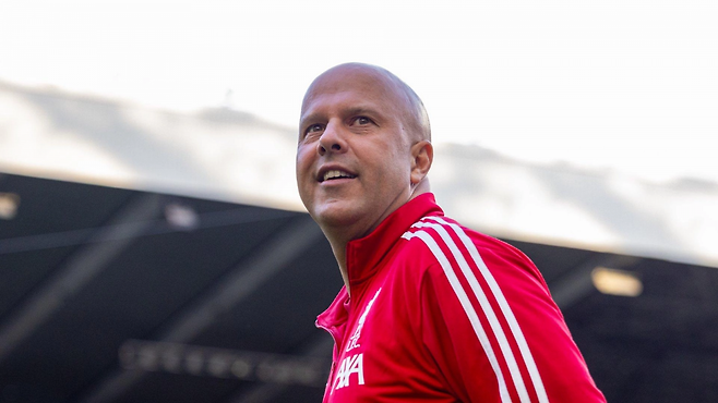 슬롯 리버풀 감독은 지난 시즌 팀의 EPL 우승을 이끌었지만 이번 시즌 휘청이고 있다. 롱볼 대처 능력이 약점으로 지목됐지만 일단 구단과 레전드 제라드는 슬롯 감독을 믿겠다는 입장이다. 사진제공│리버풀 공식 홈페이지