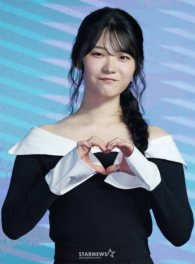 배우 조윤수가 3일 오전 서울 여의도 콘래드호텔에서 진행된 디즈니+ 오리지널 시리즈 '조각도시' 제작발표회에 참석해 포즈를 취하고 있다. '조각도시'는 평범한 삶을 살던 주인공은 어느 날 흉악한 범죄에 휘말려 감옥에 갇히고, 이 모든 상황이 한 인물로부터 계획됐다는 사실을 알게 되면서 그를 위한 복수를 시작하는 범죄 액션 시리즈로 오는 5일 공개된다. /2025.11.03 /사진=이동훈 photoguy@