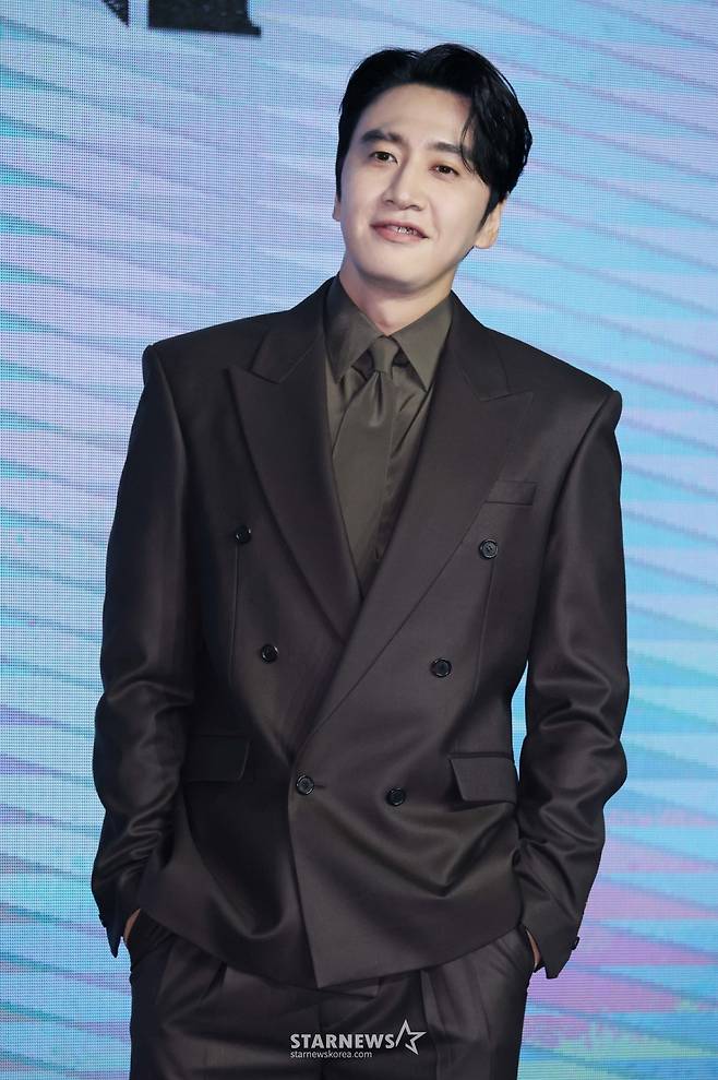 배우 이광수가 3일 오전 서울 여의도 콘래드호텔에서 진행된 디즈니+ 오리지널 시리즈 '조각도시' 제작발표회에 참석해 포즈를 취하고 있다. '조각도시'는 평범한 삶을 살던 주인공은 어느 날 흉악한 범죄에 휘말려 감옥에 갇히고, 이 모든 상황이 한 인물로부터 계획됐다는 사실을 알게 되면서 그를 위한 복수를 시작하는 범죄 액션 시리즈로 오는 5일 공개된다. /2025.11.03 /사진=이동훈 photoguy@