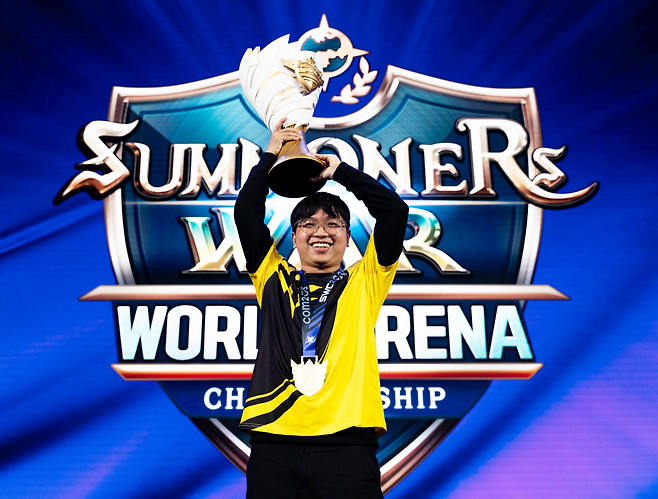 '서머너즈 워 월드 아레나 챔피언십 2025 최종 우승자 '푸(PU)'(제공=컴투스).
