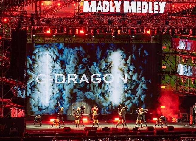 지난 7월 인천 파라다이스시티에서 펼쳐진 지드래곤 단독 페스티벌 '매들리 메들리'. 이틀간 6만여 명의 팬들이 몰렸다. 파라다이스시티