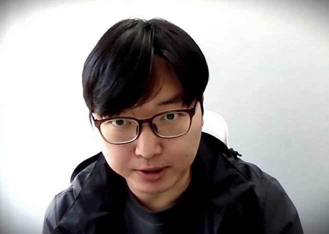 세계에서 가장 높은 IQ(지능지수)를 보유한 것으로 알려진 김영훈(36)씨가 미국 망명을 신청한다고 밝혔다. /사진=엑스 캡처