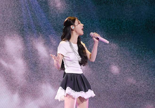 미연이 '세이 마이 네임'을 열창하는 모습. 연합뉴스