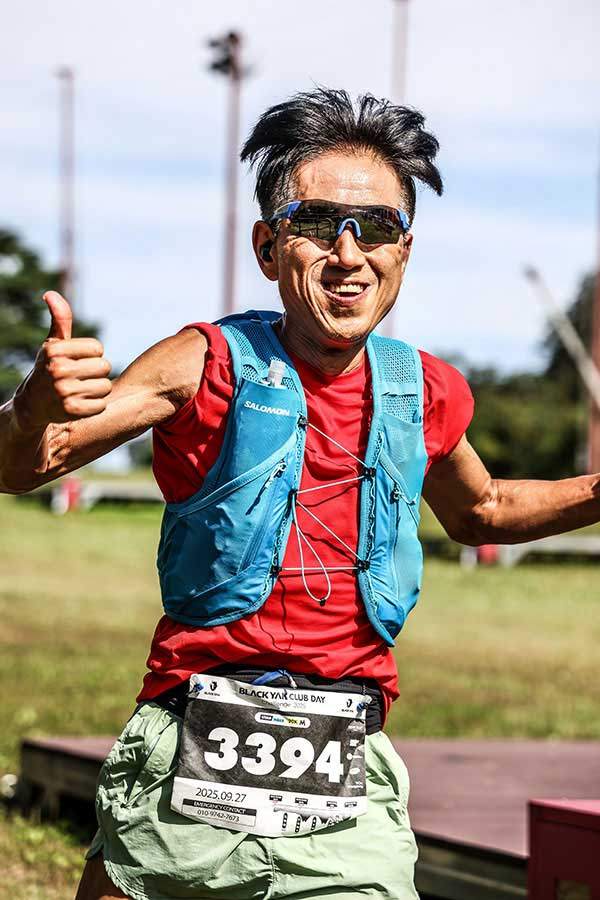 화이팅 넘치는 얼굴과 동작으로 클럽데이를 즐기는 BAC 회원들.