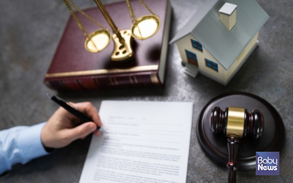 이혼 소송 시 배우자에게 중대한 유책 사유가 있는 경우, 징벌적 위자료 제도를 적용하는 방안에 대해 10명 중 8명 이상이 동의하는 것으로 나타났다. ⓒ베이비뉴스