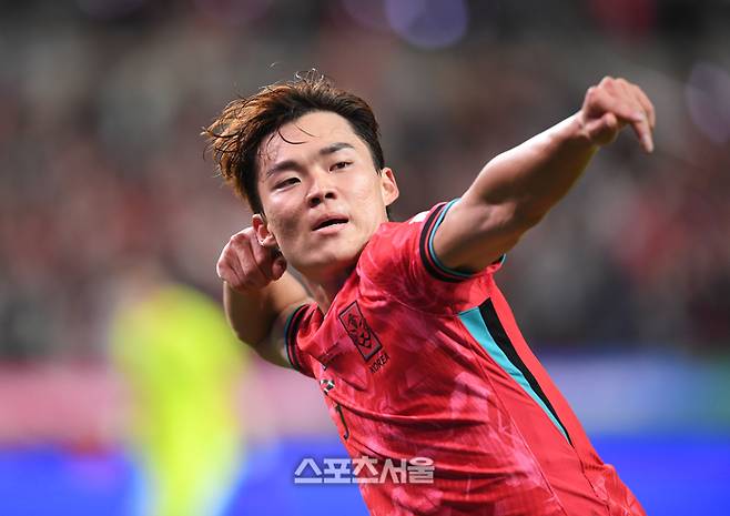 오현규가 14일 서울월드컵경기장에서 열린 남자 축구 국가대표 평가전 파라과이와 경기에서 골을 넣은 후 환호하고 있다. 2025. 10. 14. 최승섭기자 thunder@sportsseoul.com