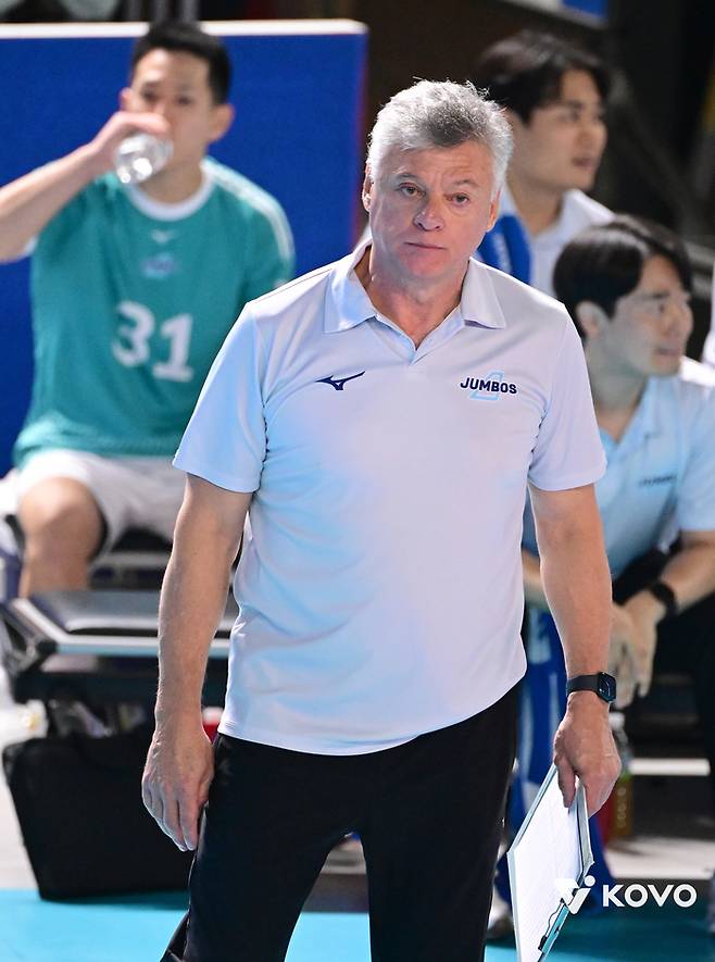 헤난 감독. 사진 | 한국배구연맹