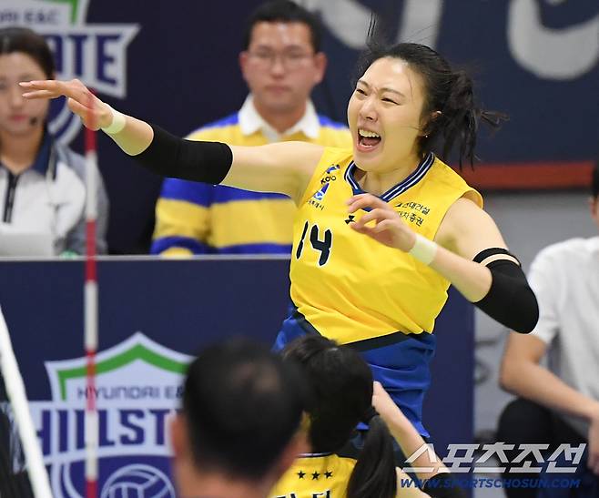 수원 산성의 대들보 양효진. 무릎이 좋지 않지만 이날도 14득점을 기록했다.