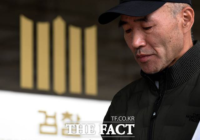 서해에서 북한군에 피격돼 숨진 공무원 고 이대준 씨의 형 이래진 씨가 지난 2022년 10월 서울 서초구 서울중앙지검에서 노영민 전 대통령 비서실장과 김홍희 전 해양경찰청장 등에 대한 형사 고소 기자회견에서 발언하고 있다./남용희 기자