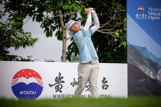 스콧 빈센트가 5일 열린 아시안투어 프로암에서 티샷한 공을 바라보고 있다. 아시안투어