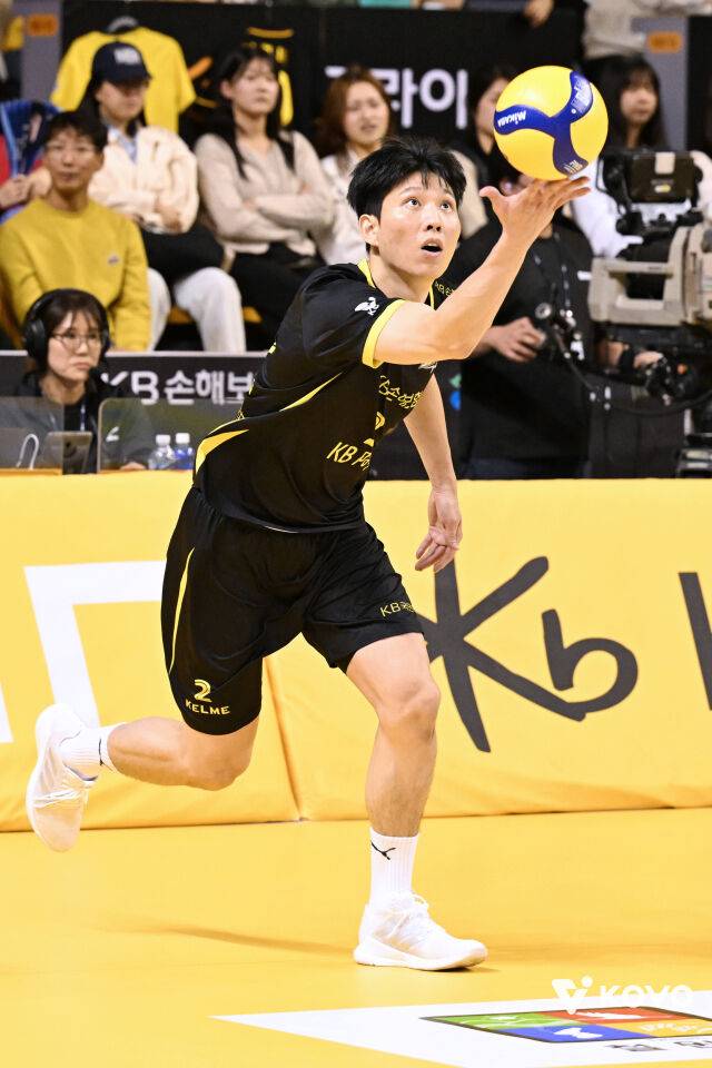 서브하는 황택의./KOVO