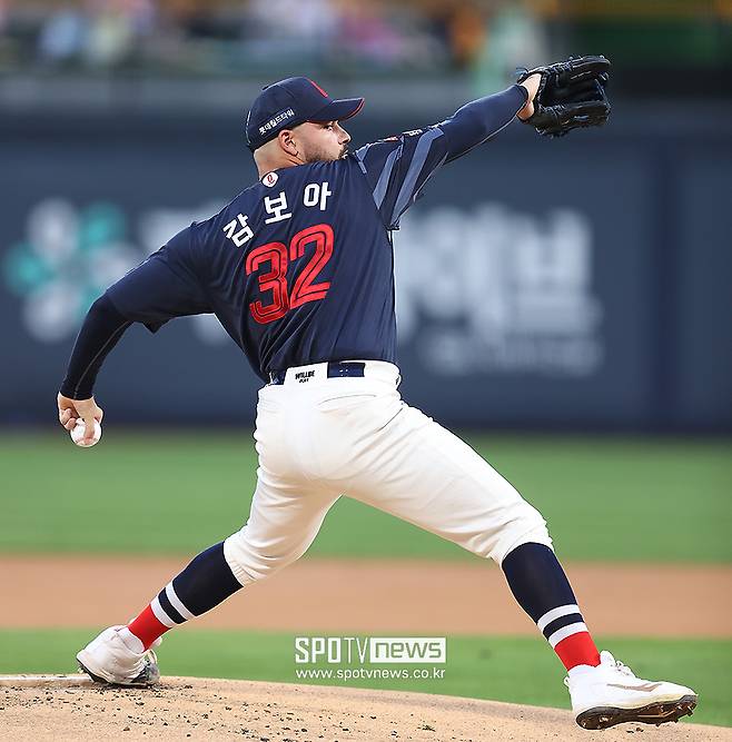 ▲ 리그에서 가장 빠른 공을 던지는 좌완인 알렉 감보아는 후반기 부진이 재계약에 부정적인 근거로 작용할 수 있다 ⓒ곽혜미 기자