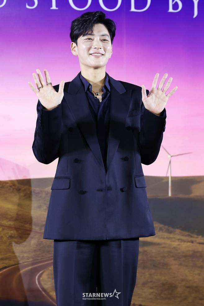 배우 장승조가 5일 서울 용산구 CGV용산아이파크몰에서 열린 넷플릭스 시리즈 '당신이 죽였다' 제작발표회에서 포즈를 취하고 있다. /2025.11.05 /사진=김휘선 hwijpg@