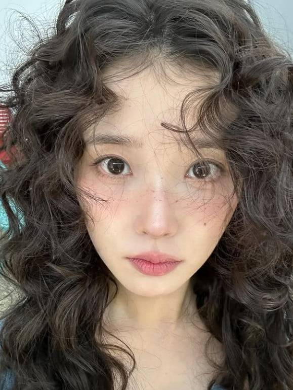 사진=아이유 SNS