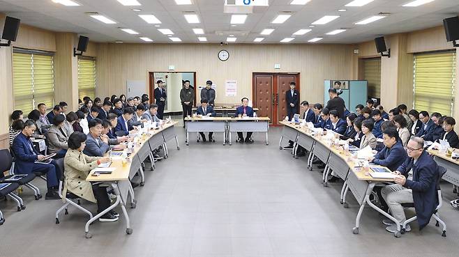 5일 문경시평생학습관 대회의실에서 열린 ‘2030 종합발전계획 중간보고회’ 모습. /문경시 제공