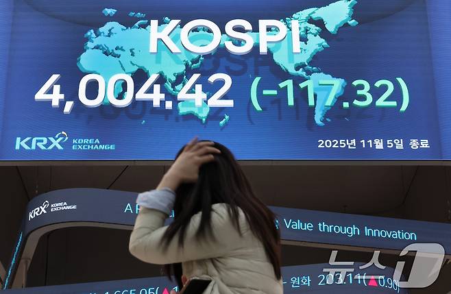 서울 영등포구 한국거래소 모니터에 코스피 종가가 표시되고 있다. 2025.11.5/뉴스1 ⓒ News1 이호윤 기자