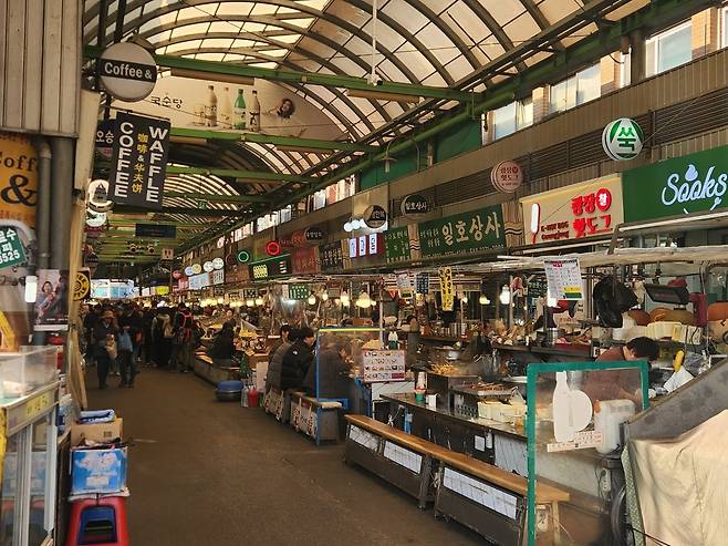 광장시장 바가지 논란에 종로구는 연내 ‘노점 실명제’ 시행하겠다고 밝혔다. ⓒ뉴시스