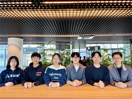 (왼쪽부터) 연구에 참여한 KAIST 이주민 박사과정생, 김우재 박사과정생, 김태연 석사과정생, 나영주 박사과정생, 한규범 박사과정생, 윤성의 교수. KAIST 제공