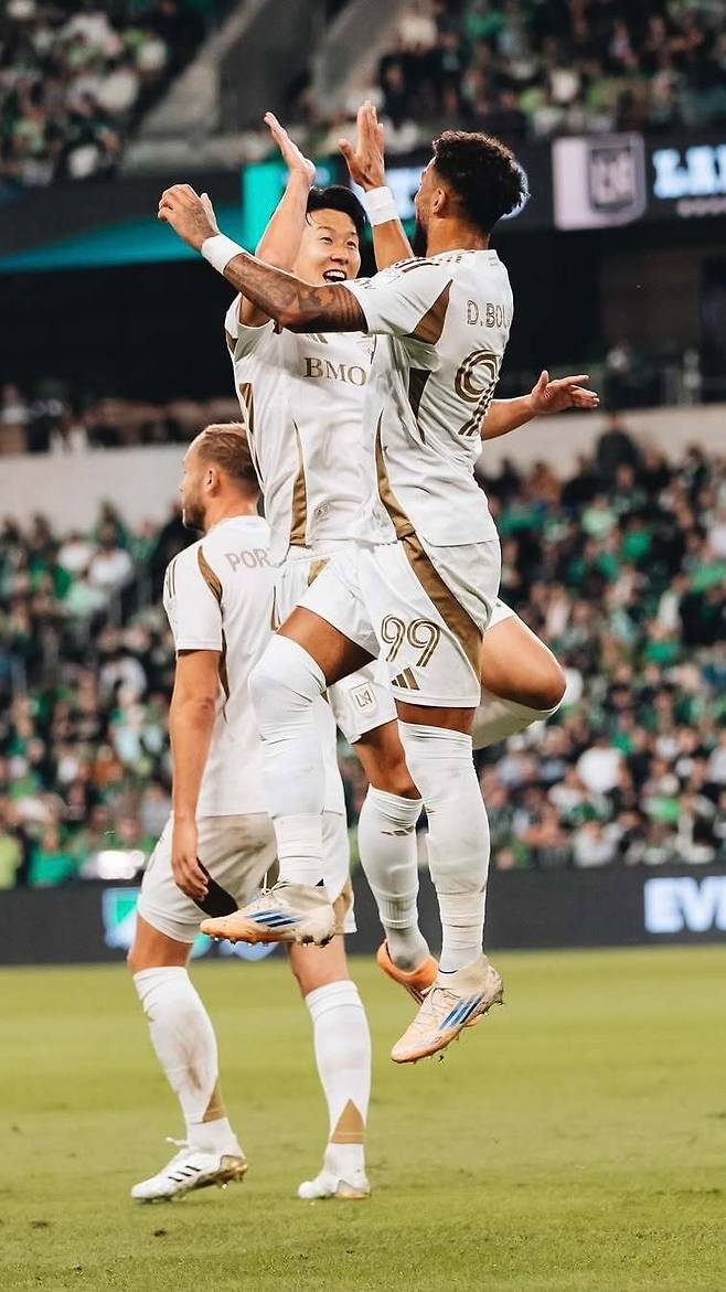 LAFC 손흥민(왼쪽)이 MLS 올해의 신인 투표 부문 2위에 올랐다. 사진=MLS