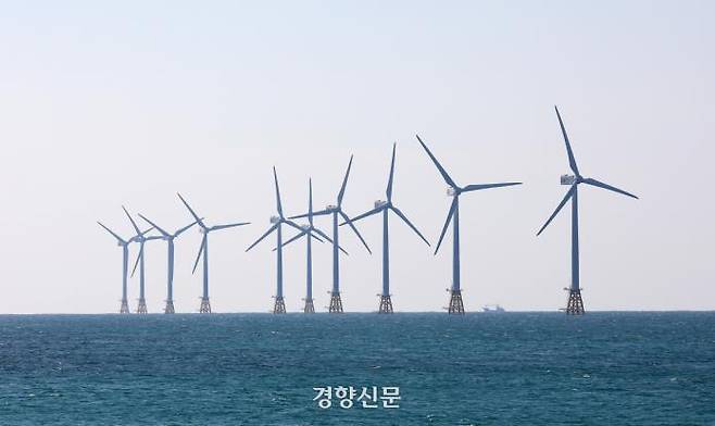 제주 한경면에 조성된 탐라해상 풍력발전단지. 강윤중 기자
