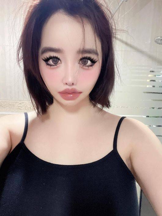 박봄 SNS