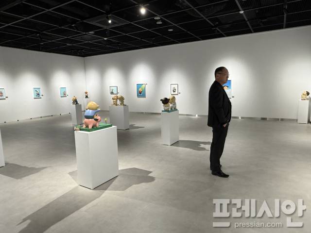 ▲목포대 박물관 1층에서 김판삼 작가의 '못난이 미학' 전시를 하고 있다. ⓒ국립목포대학교